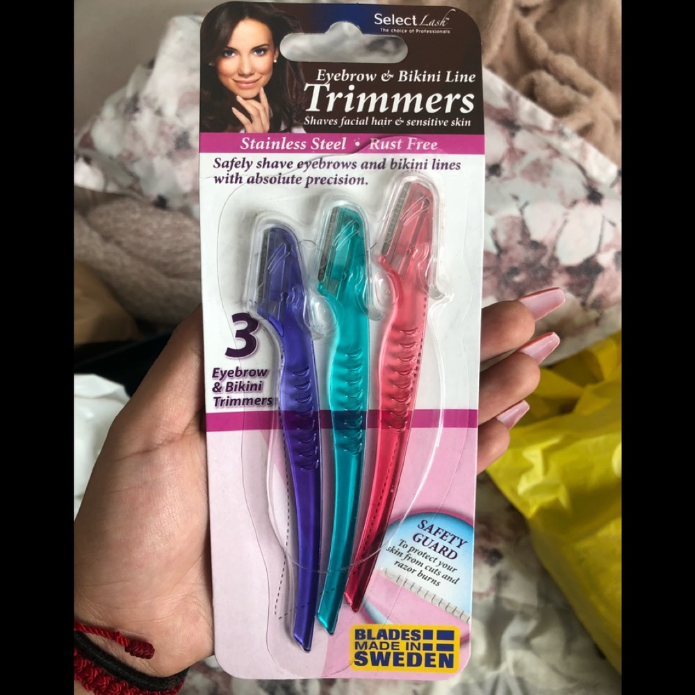 Facial/bikini line razors 2 for $7